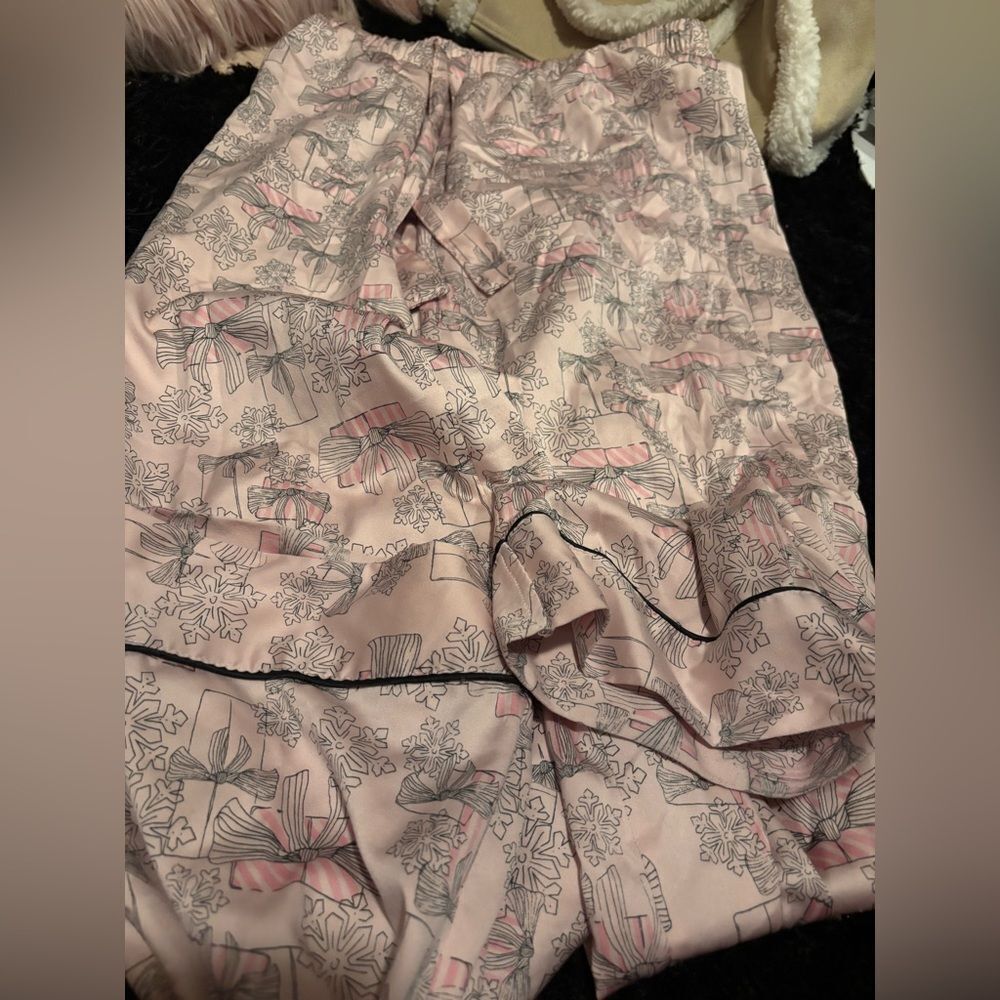 Victoria’s Secret silky Pink Patterned Pajama Pants